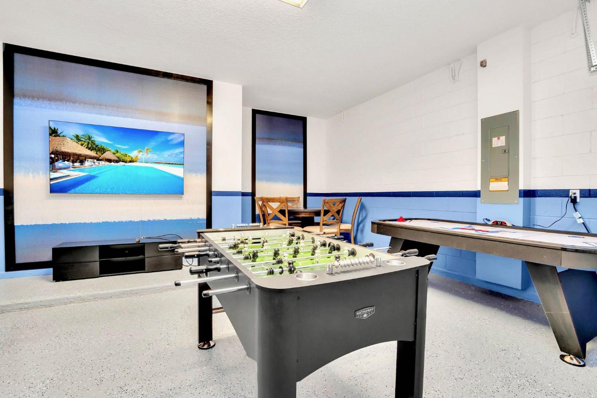 Stunning 9Br Home - Family Resort With Private Pool, Hot Tub, Games Room And Bbq! 基西米 外观 照片